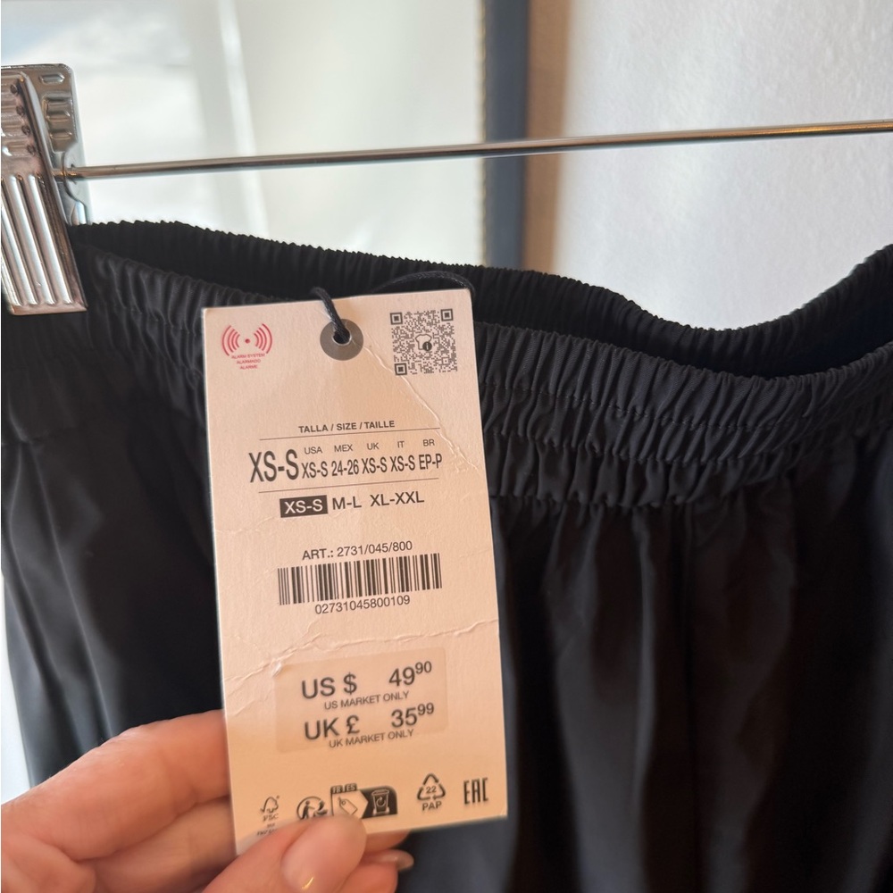 Zara Black Midi Skirt - Flowing A-Line Style - Picture 3 of 8